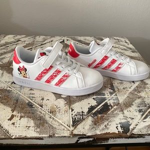 Brand new girls Minnie Mouse Sneakers ⭐️
